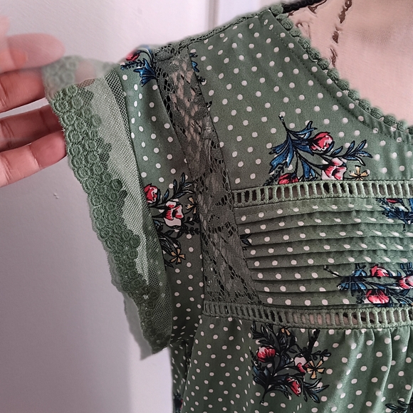 Daniel Rainn Green Floral Blouse - Picture 2 of 4